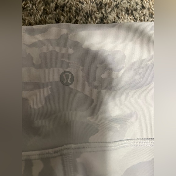 lululemon - Picture 2 of 2